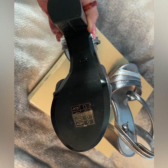 MICHAEL Michael Kors Harper Platform Sandal - Metallic Silver, Size 6.5 - Picture 12 of 12